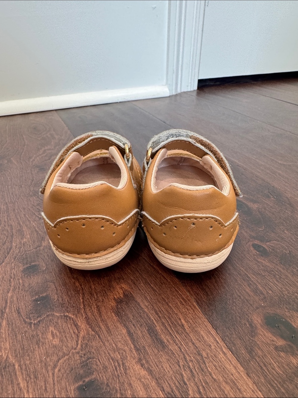Stride Rite Leather Baby Girls Mary Jane’s Shoes Velcro Strap, size 4 Tan - Picture 7 of 9
